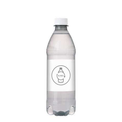 500 ml natürliches Quellwasser in einer transparenten Flasche mit Drehverschluß.