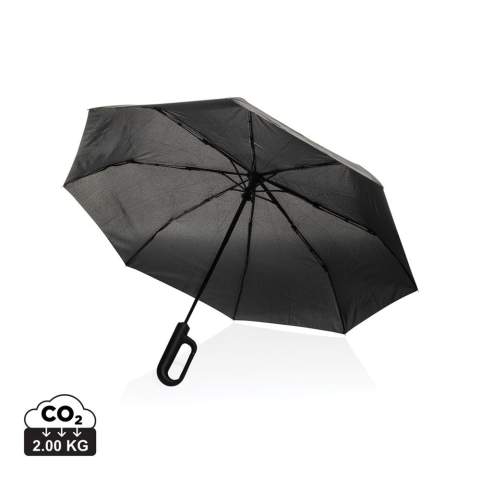 Parapluie conçu pour vous garder au sec pendant vos déplacements. Facile à transporter, ce parapluie est doté d'une poignée confortable à ouverture automatique et d'un système coupe-vent qui maintient le parapluie stable même en cas de vent fort. Le design unique avec une poignée mousqueton vous permet d'accrocher le parapluie Yara à votre sac à dos. Armature en métal, baleines en fibre de verre avec poignée en ABS. Avec traceur AWARE™ qui valide l'utilisation authentique de matériaux recyclés. 2% des recettes de chaque produit Aware™ vendu seront reversés à Water.org. Modèle déposé.<br /><br />UmbrellaMechanism: Ouvrir/Fermer automatiquement<br />IsStormproof: true