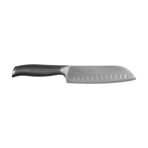Le couteau asiatique santoku alvéolé de la série Sabatier Riyouri a une lame de 17 cm.  Un ustensile de qualité pour couper viandes, poissons ou légumes. Fabriqué en acier inoxydable de haute qualité, sa structure antidérapante offre une hygiène impeccable. Par pièce dans une boîte.