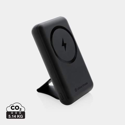 Batterie de secours 10.000 mAh pour charger votre téléphone jusqu'à 2,5 fois plus vite. Cette batterie compact dispose d'un chargeur magnétique sans fil rapide de 10W. Grâce au port PD de type C ultra rapide, la batterie se recharge en un temps record. Le double port USB A et type C vous permet de recharger jusqu'à 2 appareils en même temps. Fabriqué en ABS recyclé certifié RCS. Teneur totale recyclée  : 16% selon le poids total de l'article. La certification RCS garantit une chaîne d'approvisionnement entièrement certifiée des matériaux recyclés. . Les articles Urban Vitamin sont fabriqués sans PVC et emballés dans des emballages à faible teneur en plastique.  USB-A :5V 3.0A,9V 2.0A, 12V 1.5A Type C :  5V 3.0A,9V 2.22A, 12V 1.5A.<br /><br />WirelessCharging: true<br />PowerbankCapacity: 10000<br />PVC free: true