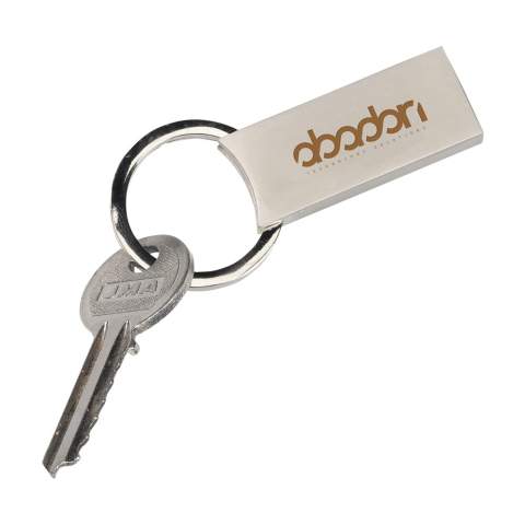 Matmetalen sleutelhanger met stevige zekerheidsring en kliksysteem. Per stuk in kraft envelop.