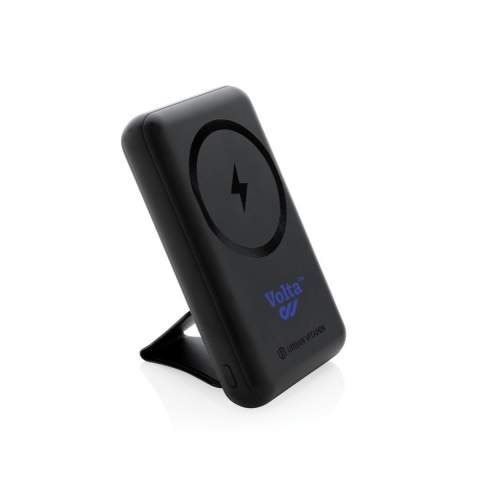 Batterie de secours 10.000 mAh pour charger votre téléphone jusqu'à 2,5 fois plus vite. Cette batterie compact dispose d'un chargeur magnétique sans fil rapide de 10W. Grâce au port PD de type C ultra rapide, la batterie se recharge en un temps record. Le double port USB A et type C vous permet de recharger jusqu'à 2 appareils en même temps. Fabriqué en ABS recyclé certifié RCS. Teneur totale recyclée  : 16% selon le poids total de l'article. La certification RCS garantit une chaîne d'approvisionnement entièrement certifiée des matériaux recyclés. . Les articles Urban Vitamin sont fabriqués sans PVC et emballés dans des emballages à faible teneur en plastique.  USB-A :5V 3.0A,9V 2.0A, 12V 1.5A Type C :  5V 3.0A,9V 2.22A, 12V 1.5A.<br /><br />WirelessCharging: true<br />PowerbankCapacity: 10000<br />PVC free: true