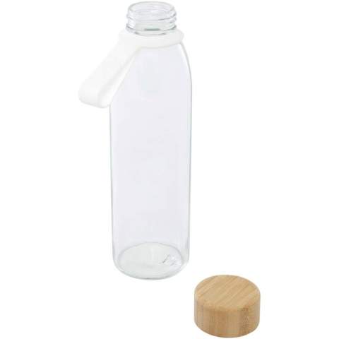 Bouteille à eau en verre à simple paroi avec couvercle vissé en bambou provenant de sources plus durables et socialement responsables. Elle est dotée d’une sangle en silicone confortable pour faciliter le transport. Livré dans un coffret cadeau en carton recyclé. Capacité : 500 ml.