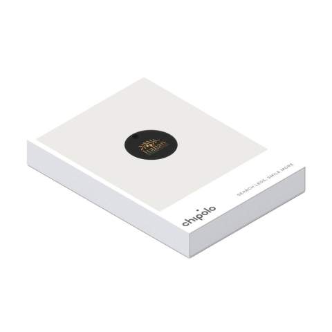 De Chipolo POP is een slimme Bluetooth-tracker die helpt om al je belangrijke spullen snel terug te vinden – van sleutels en rugzak tot koffer of portemonnee. Wat deze tracker écht bijzonder maakt, is dat hij als een van de weinige werkt met zowel Apple’s Find My-netwerk als Google’s Find My Device. Hierdoor kun je je spullen bijna overal ter wereld opsporen, zelfs als ze buiten Bluetooth-bereik zijn.    Is het item in de buurt, dan laat je de POP luid rinkelen met een geluid tot 120 dB. De gratis bijbehorende app is eenvoudig in gebruik en biedt handige functies zoals ‘Call Your Phone’. De behuizing is gemaakt van 50% gerecycled materiaal en is IP55-geclassificeerd, wat hem stof- en spatwaterdicht maakt. Dankzij Bluetooth 6.0 heeft de tracker een bereik tot 90 meter.    De Chipolo POP is licht, stijlvol en volledig digitaal te personaliseren. Ontworpen én geproduceerd in Europa, met aandacht voor kwaliteit. Een slimme keuze voor wie zoekt naar gemak, betrouwbaarheid en een tracker die verder gaat dan de standaard. Inclusief gebruiksaanwijzing. Per stuk verpakt.