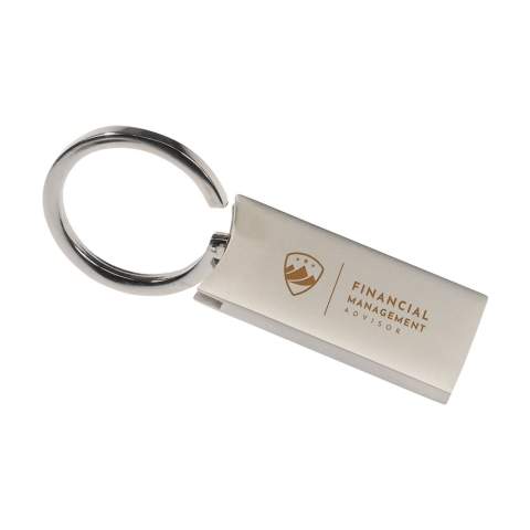 Matmetalen sleutelhanger met stevige zekerheidsring en kliksysteem. Per stuk in kraft envelop.