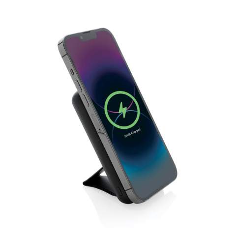 Batterie de secours 10.000 mAh pour charger votre téléphone jusqu'à 2,5 fois plus vite. Cette batterie compact dispose d'un chargeur magnétique sans fil rapide de 10W. Grâce au port PD de type C ultra rapide, la batterie se recharge en un temps record. Le double port USB A et type C vous permet de recharger jusqu'à 2 appareils en même temps. Fabriqué en ABS recyclé certifié RCS. Teneur totale recyclée  : 16% selon le poids total de l'article. La certification RCS garantit une chaîne d'approvisionnement entièrement certifiée des matériaux recyclés. . Les articles Urban Vitamin sont fabriqués sans PVC et emballés dans des emballages à faible teneur en plastique.  USB-A :5V 3.0A,9V 2.0A, 12V 1.5A Type C :  5V 3.0A,9V 2.22A, 12V 1.5A.<br /><br />WirelessCharging: true<br />PowerbankCapacity: 10000<br />PVC free: true