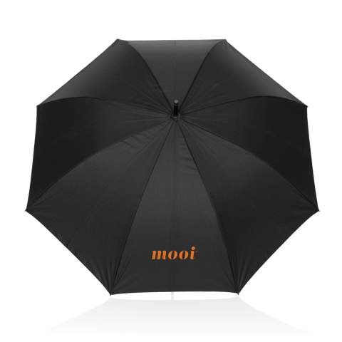 Der Swiss Peak Vero AWARE™ RPET 25"-Regenschirm mit automatischer Öffnung ist ein hochwertiges, sturmfestes Accessoire aus Pongee, das auf Langlebigkeit und Leistung ausgelegt ist. Er besteht aus 100 % rPET 190T mit dem AWARE™-Tracer und gewährleistet die tatsächliche Verwendung von recycelten Materialien. Die automatische Öffnungs-/manuelle Schließfunktion bietet Komfort, während der Glasfaserrahmen und der Stahlschaft für Stabilität und Windbeständigkeit sorgen. Mit 8 stabilen Streben und 8 Paneelen bietet dieser Regenschirm optimalen Schutz. Der luxuriöse PU-Griff aus recyceltem Polyester sorgt für einen angenehmen Griff. Enthält ein Swiss Peak-Etikett mit einem QR-Code für den digitalen Produktpass.<br /><br />UmbrellaMechanism: Automatisch öffnen, manuell schließen<br />IsStormproof: true