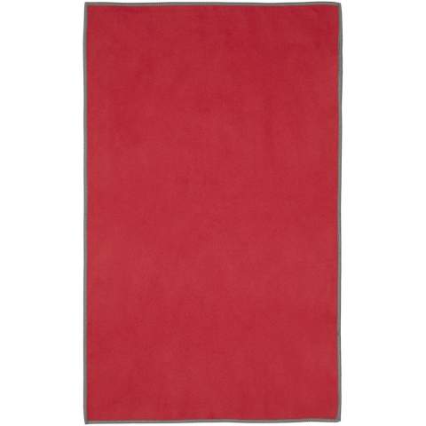The Pieter sport towel absorbs very well, is lightweight, dries quickly, and the fabric is durable and extremely soft. When the towel is folded and secured with the elastic band it's reduced to a small size, making it suitable for bringing to the gym, swimming pool, or for when going backpacking or camping. The towel has a size of 50 x 30 cm and is made from 90% GRS recycled polyester and 10% nylon, and can be washed in the washing machine at 40 °C. Delivered with a storage pouch (15.5 x 10 cm) made from recycled PET plastic, which provides a great area for printing a logo.