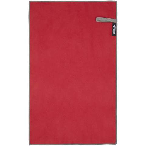 The Pieter sport towel absorbs very well, is lightweight, dries quickly, and the fabric is durable and extremely soft. When the towel is folded and secured with the elastic band it's reduced to a small size, making it suitable for bringing to the gym, swimming pool, or for when going backpacking or camping. The towel has a size of 50 x 30 cm and is made from 90% GRS recycled polyester and 10% nylon, and can be washed in the washing machine at 40 °C. Delivered with a storage pouch (15.5 x 10 cm) made from recycled PET plastic, which provides a great area for printing a logo.