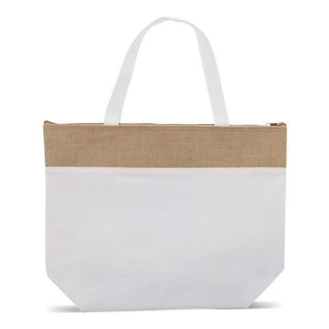 Ce sac isotherme en coton et jute est très polyvalent car vous pouvez l'emmener à la plage, en ville, en vacances ou l'utiliser pour faire du shopping. La combinaison des couleurs et des différents matériaux lui donne un aspect frais et moderne.