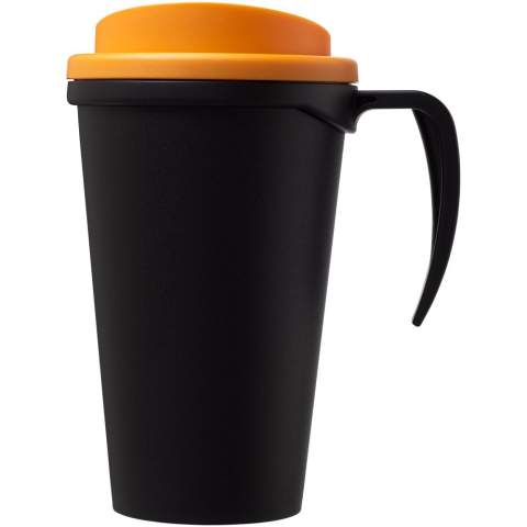 Doppelwandiger Isolierbecher mit Schraubverschluss und integriertem Griff. Mischen und kombinieren Sie Farben, um Ihren perfekten Becher zu kreieren. Hergestellt in Großbritannien. Präsentiert in einer weißen Geschenkschachtel. BPA-frei. EN12875-1-konform, spülmaschinen- und mikrowellengeeignet. Verpackt in einem recycelten PE-Kunststoffbeutel.