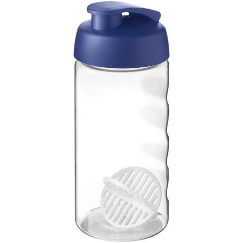 Bouteille de sport à simple paroi avec boule de shaker pour assurer un mélange homogène des boissons protéinées. Dispose d’un couvercle antifuite avec fermeture à clapet et d'une conception antidérapante. Capacité de 500 ml. Fabriquée au Royaume-Uni. Emballée dans un sac en plastique PE recyclé. Sans BPA.