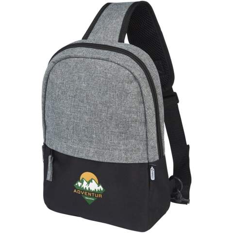 Fabriqué à partir de matériaux 100 % recyclés à l'extérieur, le sac à bandoulière recyclé GRS bicolore dispose d'une poche frontale zippée, ainsi que d'un compartiment principal zippé contenant une housse pour tablette de 12 pouces. Il dispose également d'une poche intérieure zippée pour le rangement en toute sécurité, et grâce à sa bandoulière entièrement réglable et rembourrée, il est confortable à transporter.