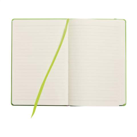 Kompaktes Notizbuch im A5-Format mit ca. 96 Blatt/192 Seiten crèmefarbenem, liniertem Papier (80 g/m²). Mit gebundenem Rücken und hartem Umschlag, Aufbewahrfach, elastischem Band und seidener Leselitze.