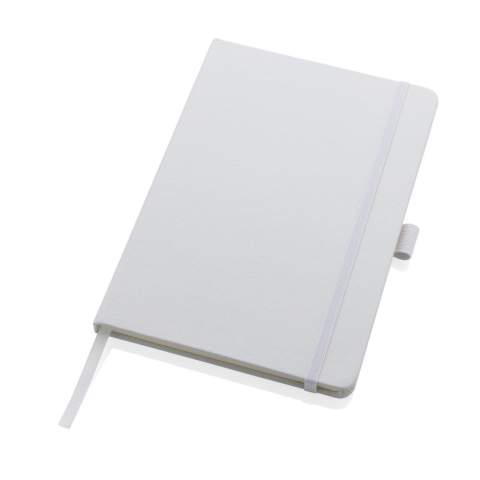 Notieren Sie Ihre Gedanken und kreativen Inspirationen in diesem eleganten A5-Notizbuch aus recyceltem, gebundenem Lederfaserstoff mit RCS-Zertifikat.  Das stilvolle Notizbuch ist mit 80 Blatt/160 Seiten hochwertigem 70gr/m² weißem, liniertem RCS-zertifiziertem Recyclingpapier ausgestattet. Ein vertikales Gummiband und eine bequeme Stiftschlaufe machen das Notizbuch noch praktischer und charmanter. Gesamter recycelter Inhalt: 75%, bezogen auf das Gesamtgewicht des Artikels.<br /><br />NotebookFormat: A5<br />NumberOfPages: 160<br />PaperRulingLayout: Linierte Seiten