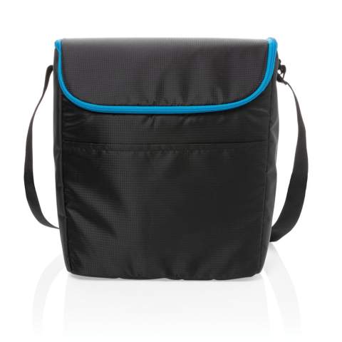 Sac isotherme. Ouverture large. Forme compact et cubique. Poignées robustes pour un transport facile et une poche extérieure sur le devant. Peut contenir jusqu'à 20 canettes. Extérieur en ribstop et tarpaulin, intérieur 100% PEVA.
