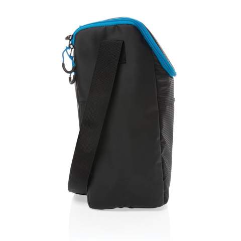 Sac isotherme. Ouverture large. Forme compact et cubique. Poignées robustes pour un transport facile et une poche extérieure sur le devant. Peut contenir jusqu'à 20 canettes. Extérieur en ribstop et tarpaulin, intérieur 100% PEVA.