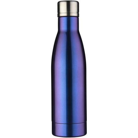Houd je drankjes 12 uur warm of 48 uur koud met de Vasa Aurora koperen vacuüm geïsoleerde fles. Dubbelwandig en gemaakt van roestvrij staal met vacuümisolatie en een verkoperde binnenwand, wat betekent dat je drank warm of ijskoud wordt gehouden, afhankelijk van je wensen. De fles heeft een psychedelische en iriserende afwerking. BPA-vrij en getest en goedgekeurd onder de Duitse voedselveiligheidswetgeving (LFGB) en voor ftalaten onder REACH. Inhoud: 500 ml. Geleverd in een geschenkverpakking.