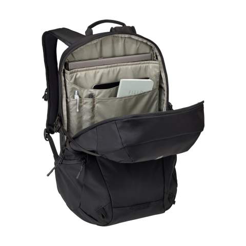 Schlanker und stilvoller Rucksack aus robustem bluesign®-zertifiziertem 400D-Nylon der Marke Thule. Mit 2 Kompartimenten bietet er viel Stauraum und Taschen, um all Ihre Sachen zu organisieren. Mit schützenden Fächern für einen Laptop bis zu 15,6 Zoll und ein Tablet bis zu 10,5 Zoll. Innenfächer zur Aufbewahrung von Kleinteilen und Stiften. Zusätzliche Reißverschlusstasche auf der Vorderseite und eine elastische Netztasche an der Seite für die Mitnahme einer Trinkflasche. Mit verschiedenen Extras und einem Gepäckriemen für den Transport auf einem Trolley. Die verstellbaren Schulterriemen und das Rückenteil mit Luftstromkanal sind mit Schaumstoff und atmungsaktivem Netzgewebe ausgestattet und garantieren einen hervorragenden Tragekomfort. Ausgestattet mit verstellbarem Brustgurt, YKK-Reißverschlüssen und völlig gefüttert. Entwickelt für Arbeit und Freizeit. Fassungsvermögen ca. 21 Liter.