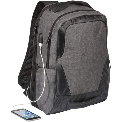 Een slanke, 17 inch laptoprugzak met USB poort en kabel. Uitgerust met RFID bescherming in zijvak en extra ritsvakken. De handgrepen aan de boven en voorkant en de gewatteerde schouderbanden zorgen ervoor dat je hem makkelijk kunt dragen. Er kunnen kleine variaties voorkomen in de kleur van het eigenlijke product, vanwege de aard van de kleurstoffen, de weefsels en de bedrukking.