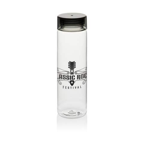 Bouteille d'eau élégante et minimaliste fabriquée à partir de plastique recyclé PET sans BPA. Buvez suffisamment lors de vos déplacements grâce à cette bouteille d'eau pratique en toutes circonstances. Ouverture large pour un nettoyage facile. Ne convient pas aux boissons de plus de 50 °C. Fabriqué avec des matériaux recyclés certifiés RCS. La certification RCS garantit une chaîne d'approvisionnement entièrement certifiée pour les matériaux recyclés. Contenu recyclé sur la base du poids total de l'article. Lavage à la main uniquement.