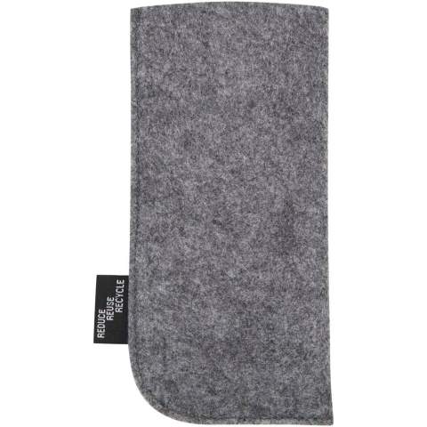 Pochette soignée pour lunettes/lunettes de soleil en feutrine recyclée certifiée GRS de haute qualité, douce et durable. Avec une poche ouverte pour y glisser facilement vos lunettes afin de les protéger lorsqu'elles ne sont pas utilisées.