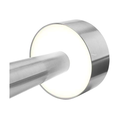 Lampe de table rechargeable de la marque Wooosh. Cette lampe au design contemporain est fabriquée en métal et en ABS recyclé. Cette lampe élégante dégage du caractère et s'intègre sans effort dans n'importe quelle pièce, à l'intérieur comme à l'extérieur. Une légère pression sur l'interrupteur tactile situé sur le dessus permet de passer facilement d'une lumière d'ambiance à une lumière bleue ou blanche. Vous réglez la luminosité d'une simple pression. Après un temps de charge de 2 heures, vous bénéficiez de 12 heures d'éclairage. Entrée : 5V/1A. Une batterie intégrée de 1200 mAh, un câble de charge USB-C et un mode d'emploi inclus. Certifié RCS. Matière recyclée totale : 11%. Emballage par pièce.