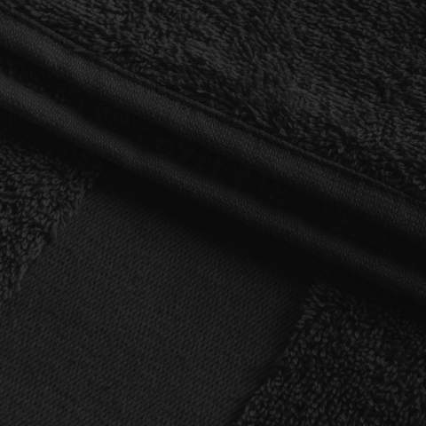 Ces serviettes résistantes font de votre salle de bains un véritable paradis des couleurs. Créez de beaux ensembles assortis et faites votre choix parmi les 17 couleurs disponibles. En ring-spun et donc plus duveteuse et résistante que toutes les autres serviettes. Comprend deux bandes de 6 cm chacune. Broderies et impressions sur demande.