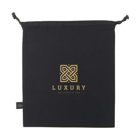 Sac cadeau en coton recyclé (150 g/m²). Avec cordons de serrage en polyester recyclé et coton recyclé. Original comme emballage cadeau et adapté au rangement d'objets. Certifié GRS. Matière recyclée totale : 100%. Capacité env. 1,5 litre.
