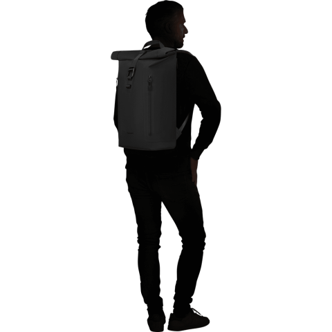 Ontdek Coatify Biz, de perfecte unisex rugzak met waterafstotende coating voor de moderne pendelaar. Kies voor het strakke afgeronde design of de rolltop uitvoering. Het zachte kleurenpalet is helemaal on-trend en de meerdere vakken helpen je al jouw spullen georganiseerd mee te nemen. Maak je klaar om in stijl te vergaderen of de stad te verkennen met Coatify Biz.