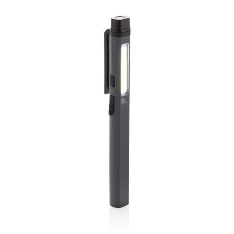 Stiftlampe im Taschenformat mit superhellem COB-, LED- und Blaulicht aus RCS-zertifiziert recyceltem ABS-Kunststoff. Gesamter recycelter Inhalt: 33% bezogen auf das Gesamtgewicht des Artikels. Die RCS-Zertifizierung gewährleistet eine vollständig zertifizierte Lieferkette für die recycelten Materialien. Die Arbeitsleuchte ist mit einem wiederaufladbaren 460mAh-Lithium-Akku ausgestattet, so dass kein Batteriewechsel erforderlich ist. Einfach über die USB-Buchse aufladen. Die Arbeitsleuchte verfügt über 260 Lumen COB, 80 Lumen LED und blaues Licht. Mit 4 Modi: COB, COB 50%, LED-Licht und Blaulicht. Mit Clip auf der Rückseite und mit Type-C-Anschluss zum Wiederaufladen. Betriebszeit mit einer Ladung: bis zu 3 Stunden.<br /><br />Lightsource: COB LED<br />PVC free: true