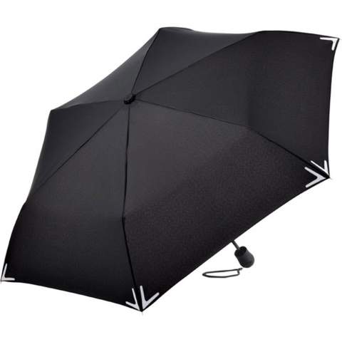 Sophisticated manual opening pocket umbrella with trendy reflectors and LED light Easy to handle thanks to safety runner, high-quality windproof system for maximum frame flexibility in stormy conditions, cover with 3M™ Scotchlite™ Reflective Material at the panel corners as as a trendy detail, Soft-Touch handle with promotional labelling option and LED light, light head (incl. battery) changeable to continuous white light and flashing red light, convenient sleeve with press button. Further Safebrella®-umbrellas: 5071, 5471, 5571 and 7571.