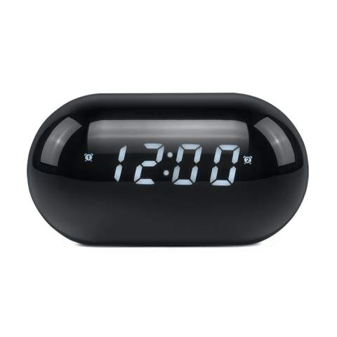 "Radio-réveil rond et compact, parfait pour toute chambre à coucher. D'une taille de 8 cm x 14,6 cm, cet élégant radio-réveil s'installe sans effort sur une table de chevet ou un bureau. Profitez d'un son clair et d'une interface conviviale, qui vous permet de syntoniser facilement votre station préférée ou de régler une alarme. L'affichage clair vous permet de toujours lire l'heure, même dans l'obscurité. Commencez la journée du bon pied grâce à la combinaison parfaite de fonctionnalité et de design de ce radio-réveil moderne !