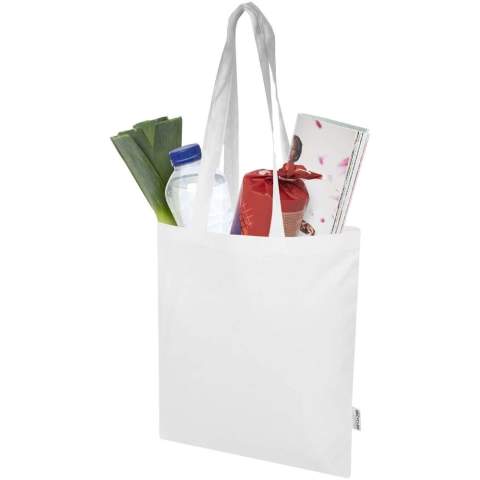 Le sac shopping Madras Blend, fabriqué à partir de 60 % de coton recyclé certifié GRS et de 40 % de RPET certifié GRS, est le sac idéal pour offrir à l’occasion d’un événement ou d’une conférence. Il peut également être utilisé comme sac à provisions pour les petits achats. La densité de coton de 140 g/m² de coton rend le sac robuste, durable et adapté pour transporter des articles lourds dans le compartiment principal. Avec ses poignées d'épaule de 30 cm de long, ce sac shopping est facile à transporter. Les méthodes d'impression disponibles pour ce sac shopping sont également certifiées GRS, ce qui garantit que l'ensemble de la chaîne d'approvisionnement est transparente et certifiée. Fabriqué en Inde. Capacité de charge maximale de 5 kg. Capacité : 7 litres.