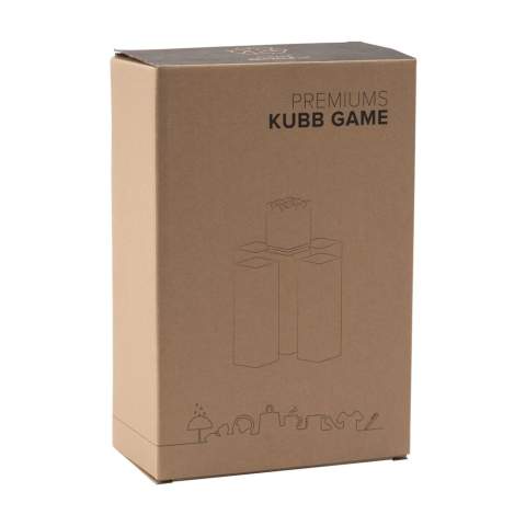 Kubb-Wurfspiel aus Holz. Das ultimative Ziel ist es, den gegnerischen König umzuwerfen. Aber nicht ohne vorher die Kubbs zu erobern. Dieses beliebte schwedische Outdoor-Gesellschaftsspiel ist ein großer Spaß – auf dem Campingplatz oder am Strand. Geeignet für alle Altersgruppen. Das 21-teilige Set wird in einem Baumwollbeutel geliefert. Inklusive Spielanleitung. Wird einzeln in einem Kraftkarton geliefert.