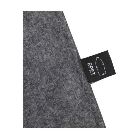 WoW! Stoere boodschappentas van stevig 2 mm RPET vilt. De tas biedt enorm veel ruimte. De dubbel genaaide draaglussen zijn sterk, hebben een praktische afmeting en bieden extra comfort bij het dragen. GRS-gecertificeerd. Totaal gerecycled materiaal 97%. Inhoud 28 liter.