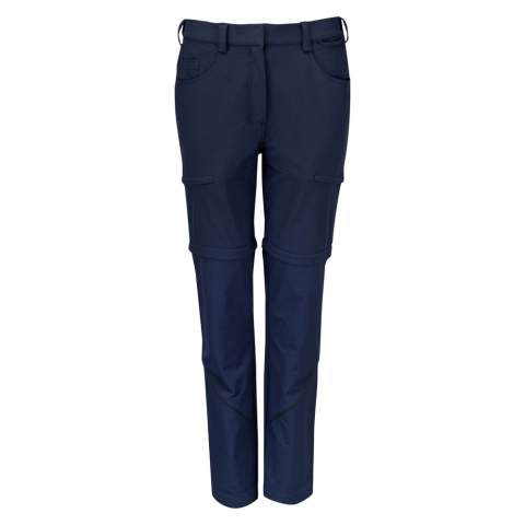 Werkbroek met een moderne, sportieve uitstraling. Draag Ultra ook als short door de afritsbare broekspijpen. De stretchstof en elastische tailleband garanderen een comfortabele pasvorm. De broek heeft twee jeanszakken. De linker jeanszak is voorzien van een extra stiksel voor uw telefoon. Twee zakken met ritssluitingen op de dijbenen en één achterzak. De drukknoop en ritssluitingen zijn verborgen. Bovendien heeft de broek een reflecterende piping, een hanglus aan de tailleband en een verstelbare zoom van 5 cm. Aan de binnenzijde van de linkerzijnaad werd een zakje voorzien voor het innaaien van een waschip. Dit artikel bevat gecertificeerde gerecyclede materialen.  Oeko-Tex 100 gecertificeerd.