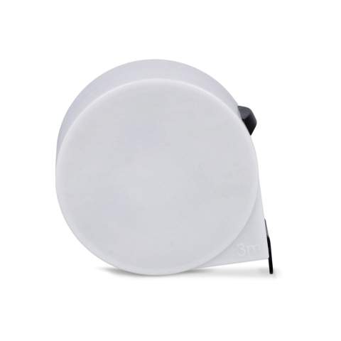 Ruban de mesure durable de 3 m en ABS recyclé, avec un ruban de 16 mm de large et une rigidité jusqu'à 1,3 m. Sa surface plane est idéale pour le marquage. Conforme aux normes de la classe MID II de la CEE pour des mesures précises.