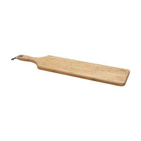 Planche à découper de la marque Diamant Sabatier. Fabriqué en bambou résistant et élégant. Finement traitée et polie. Hygiénique, antibactérien et facile à nettoyer. Avec anneau en métal et cordon en cuir. Un produit de haute qualité.