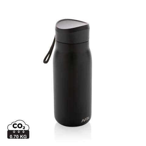 De Avira Ain reisfles is de perfecte oplossing voor uw cafeïnebehoeften onderweg. Met een inhoud van 150 ml is deze beker de ideale maat voor een snelle opkikker terwijl je onderweg bent. Het gestroomlijnde ontwerp en het handige formaat maken het gemakkelijk om in een tas te dragen, mede dankzij het lekvrije deksel. Gemaakt met RCS (Recycled Claim Standard) gecertificeerde gerecyclede materialen. RCS-certificering zorgt voor een volledig gecertificeerde toeleveringsketen van de gerecyclede materialen. Totale gerecyclede inhoud: 74% op basis van het totale gewicht van het item. Inclusief FSC®-gecertificeerde kraftverpakking. Hergebruik de doos in een telefoonhouder, potloodhouder of bloempot!<br /><br />HoursHot: 5<br />HoursCold: 15