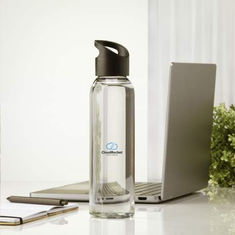WoW! Luxe waterfles van helder RPET. Met praktische, kunststof schroefdop. Llekvrij en herbruikbaar. Niet vaatwasserbestendig. Inhoud 650 ml. GRS-gecertificeerd. Totaal gerecycled materiaal: 83%.