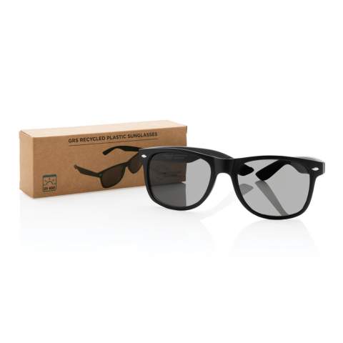 High quality sunglasses made with GRS certified recycled PC frame. Recycled content of frame is 100%. Total recycled content: 65% based on total item weight. GRS certification ensures a completely certified supply chain of the recycled materials. The lenses are smokey acrylic and conform to UV 400 and CAT 3. Packed in a kraft gift box.<br /><br />PVC free: true