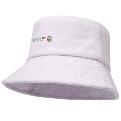 Blijf koel en comfortabel met de Melo GRS-gecertificeerde zonnehoed van gerecycled terry, een must-have voor zonnige dagen. Gemaakt van zachte en absorberende 230 g/m 2 badstof met een hoofdomtrek van 58 cm en biedt een relaxte pasvorm en ademend gevoel, perfect voor het strand, het park of een casual uitje. Het klassieke ontwerp voegt een vleugje moeiteloze stijl toe en biedt lichtgewicht bescherming tegen de zon.