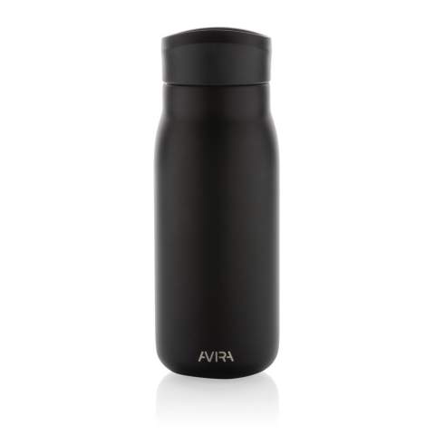 De Avira Ain reisfles is de perfecte oplossing voor uw cafeïnebehoeften onderweg. Met een inhoud van 150 ml is deze beker de ideale maat voor een snelle opkikker terwijl je onderweg bent. Het gestroomlijnde ontwerp en het handige formaat maken het gemakkelijk om in een tas te dragen, mede dankzij het lekvrije deksel. Gemaakt met RCS (Recycled Claim Standard) gecertificeerde gerecyclede materialen. RCS-certificering zorgt voor een volledig gecertificeerde toeleveringsketen van de gerecyclede materialen. Totale gerecyclede inhoud: 74% op basis van het totale gewicht van het item. Inclusief FSC®-gecertificeerde kraftverpakking. Hergebruik de doos in een telefoonhouder, potloodhouder of bloempot!<br /><br />HoursHot: 5<br />HoursCold: 15