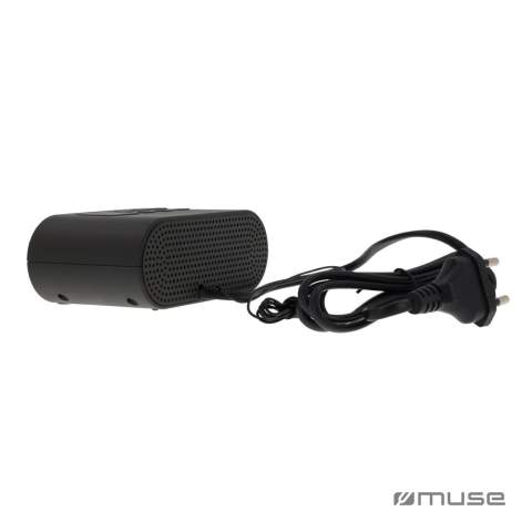 Ein attraktiver, kompakter Wecker mit leicht ablesbarem Display. Lassen Sie sich von Ihrem Lieblingsradiosender oder vom Summer wecken. Funktioniert mit Netzstrom und ist außerdem mit einer praktischen Backup-Funktion (Batterie) ausgestattet. Sollte es zu einem unerwarteten Stromausfall kommen, werden die Einstellungen gespeichert.