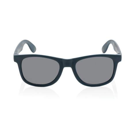 Sunglasses made with RCS certified recycled PP frame. Recycled content of frame is 100%. Total recycled content: 66% based on total item weight. RCS certification ensures a completely certified supply chain of the recycled materials. The lenses are smoky acrylic and conform to EN ISO 12312-1,UV 400 and CAT 3. Packed in an FSC® kraft sleeve.