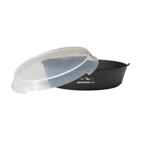 Handige kunststof kom van het merk Circulware. 100% recyclebaar. Te gebruiken voor pokebowls, salades, curry's en andere lekkernijen. Af te sluiten met de bijbehorende deksel (niet luchtdicht en niet lekvrij). Stapelbaar dus ruimtebesparend. Een slimme keuze als het gaat om het vervangen van wegwerpbakjes voor take away food. Niet geschikt voor de vriezer. Magnetron- en vaatwasserbestendig. Voor behoud van de opdruk wordt met de hand afwassen aanbevolen. Inhoud 800 ml.