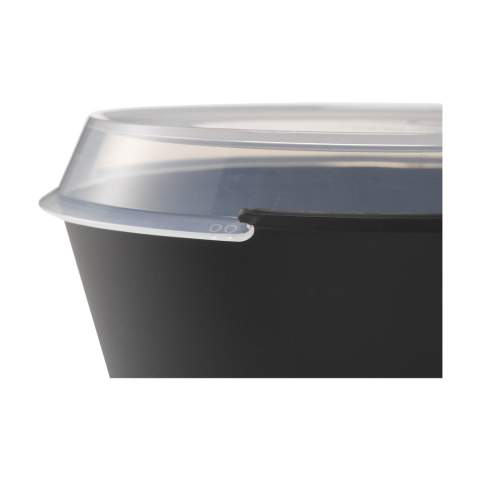 Handige kunststof kom van het merk Circulware. 100% recyclebaar. Te gebruiken voor pokebowls, salades, curry's en andere lekkernijen. Af te sluiten met de bijbehorende deksel (niet luchtdicht en niet lekvrij). Stapelbaar dus ruimtebesparend. Een slimme keuze als het gaat om het vervangen van wegwerpbakjes voor take away food. Niet geschikt voor de vriezer. Magnetron- en vaatwasserbestendig. Voor behoud van de opdruk wordt met de hand afwassen aanbevolen. Inhoud 1.200 ml.