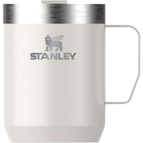 The 236 ml Stanley Everyday camp mug is the perfect companion for your first break of the day. Whether you’re sipping coffee on the patio or enjoying afternoon tea by the fire, it keeps your drink at the ideal temperature for longer. Crafted from recycled stainless steel, it delivers the trusted performance Stanley has been known for since 1913. The Tritan™ drink-thru lid helps prevent spills—simply press it in to secure and enjoy your drink without worrying about splashes. Designed for comfort and durability, it’s ideal for both indoor and outdoor moments of relaxation.