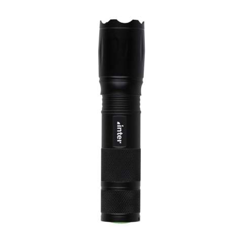 Lampe de poche compacte et légère en aluminium   avec une puissante LED de 1 watt (80 lumens) et une fonction zoom. La fonction zoom 5 x vous permet d'ajuster l'éclairage avec précision. Zoomez pour obtenir un faisceau lumineux concentré sur des zones spécifiques, ou dézoomez pour obtenir une zone d'éclairage plus large. Cette fonction rend la lampe de poche extrêmement polyvalente et adaptée à diverses applications. La lampe fonctionne avec 3 piles AAA/R03 (non fournies). Dragonne incluse. Cette lampe de poche polyvalente est facile à emporter et convient à diverses applications. Emballage par pièce.